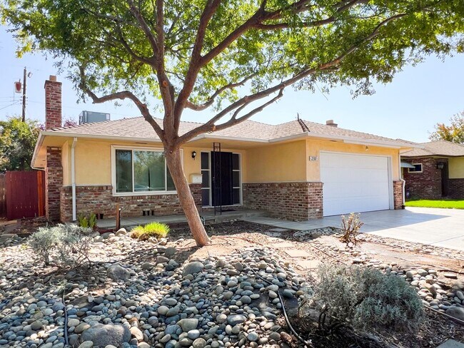 Building Photo - Tahoe Park Gem in Great Location!