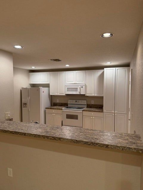 Building Photo - 1739 N Dovetail Dr