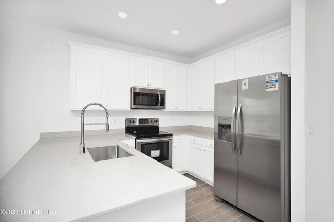 Building Photo - 348 Rosemont Dr