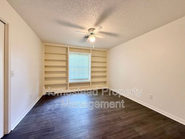 Building Photo - 12308 Green Valley Dr