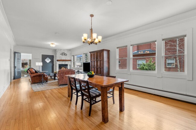 Building Photo - Gorgeous Washington Park Bungalow!