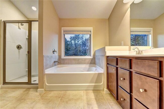 Building Photo - 1075 Hampton Oaks Dr