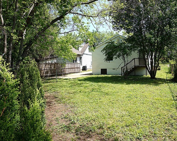 Building Photo - 910 Apex St