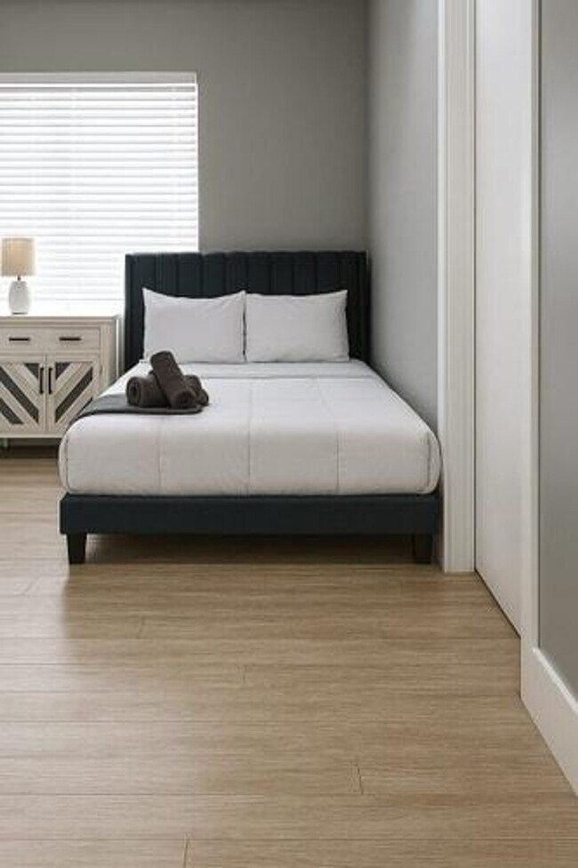 Building Photo - 320 Walnut St