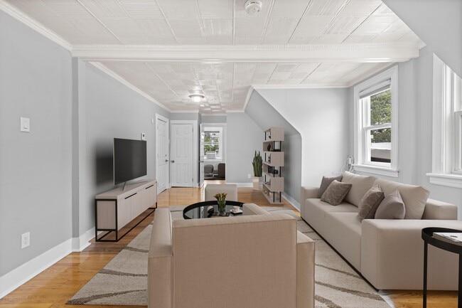 Building Photo - 104 OAK St