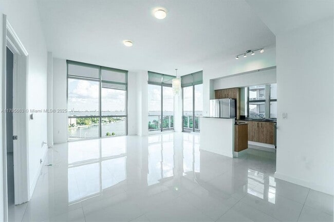 Building Photo - 7910 Harbor Island Dr