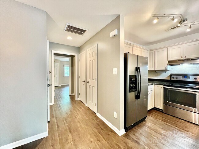 Building Photo - 3306 Selwyn Farms Ln
