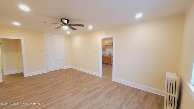 Building Photo - 864 S Main St