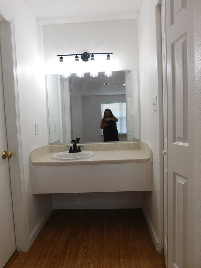 Building Photo - 603 Spirit Ct