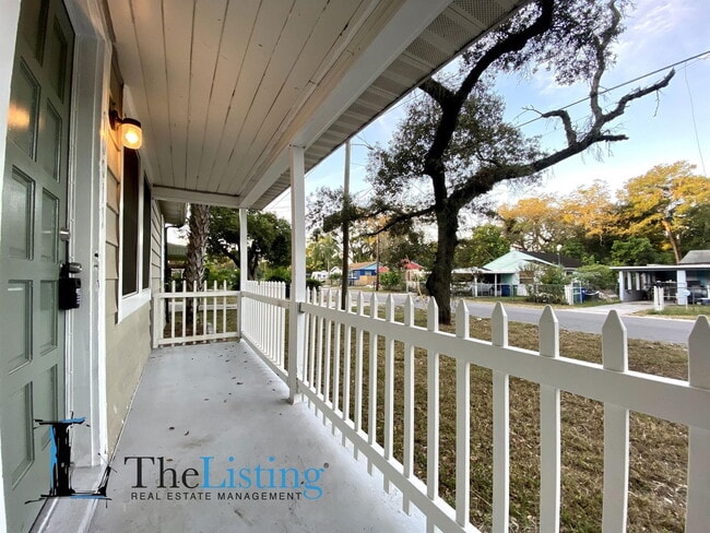 Building Photo - 10011 N Jasmine Ave