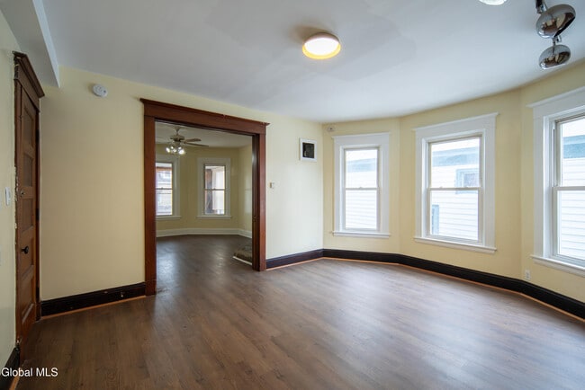 Building Photo - 22 Swan St