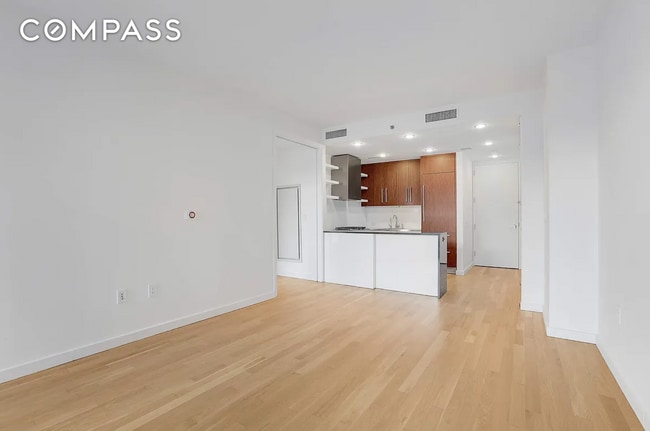 Building Photo - Chelsea 1 Bed W/D &amp; Balcony $6800