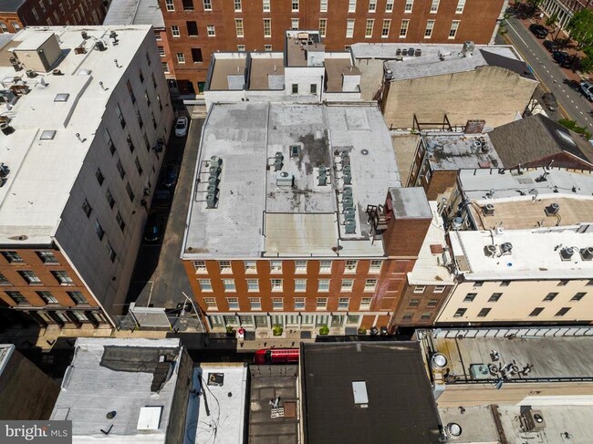 Building Photo - 6 Strawberry St