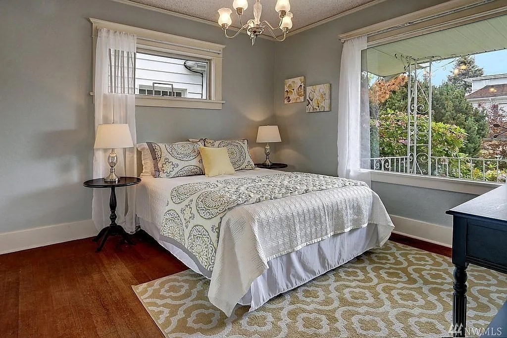 Building Photo - 902 N 77th St