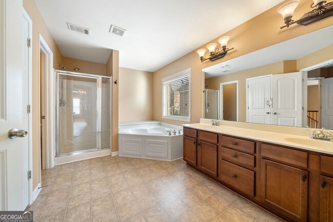 Building Photo - 3325 Earhart Way