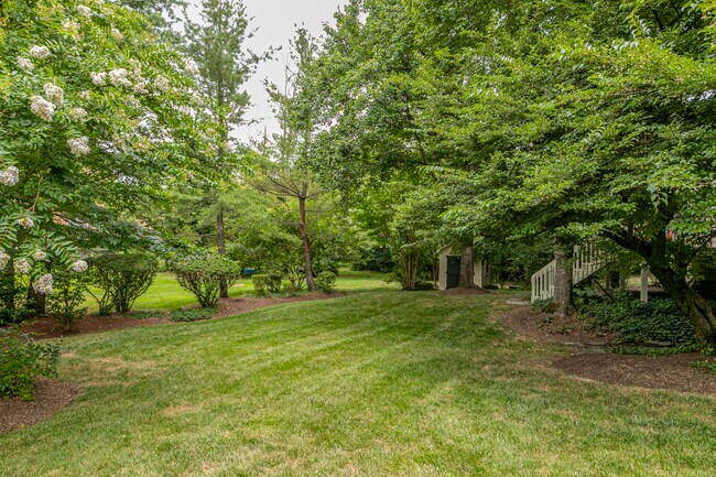 Building Photo - 30 Laurel Wood Dr