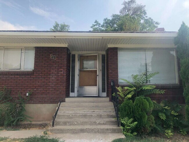 Primary Photo - 441 W 21st St