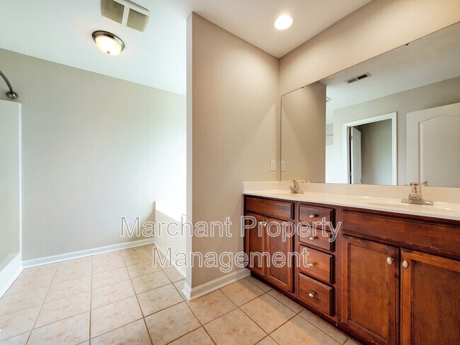 Building Photo - 138 Autumn Hill Rd