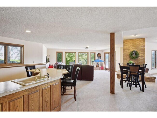 Building Photo - 10481 Bluff Rd