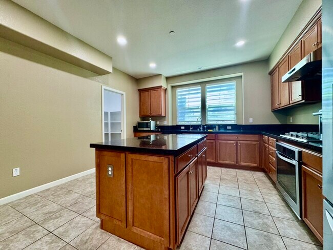 Building Photo - 6576 S Mariposa Ct