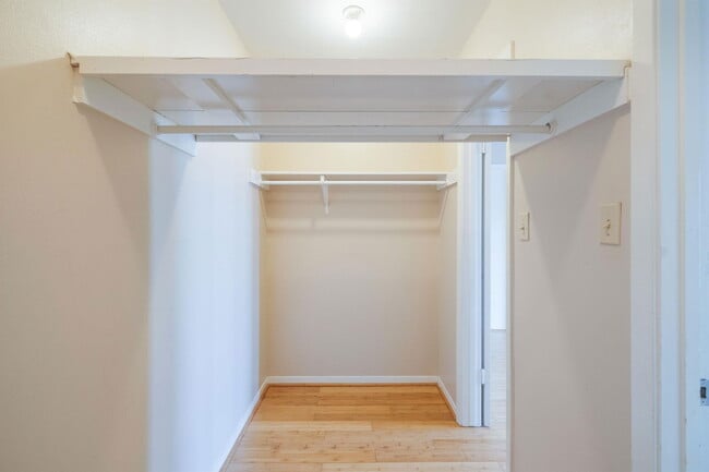 Building Photo - 1240 Barton Hills Dr