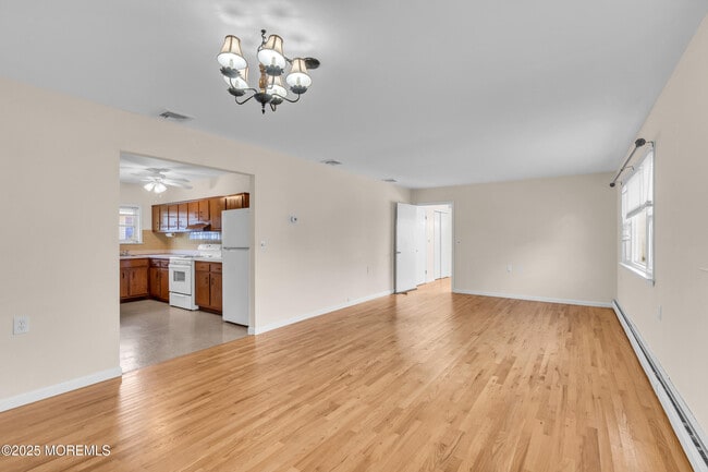 Building Photo - 164 Charlotteville Dr S