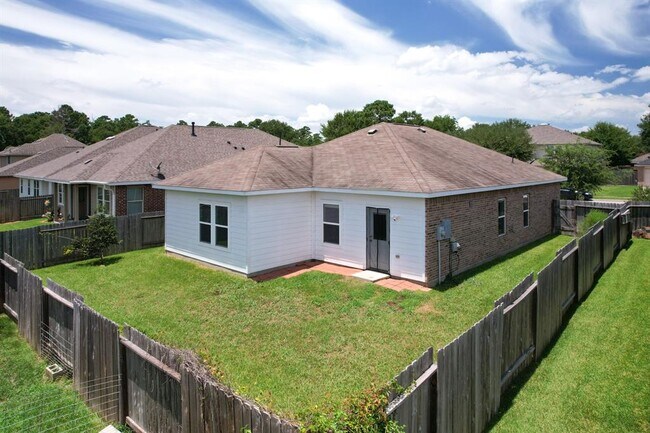 Building Photo - 30111 Saw Oaks Dr