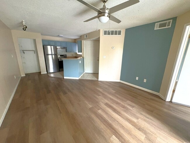 Building Photo - Plaza Millennium 1/1 first Floor