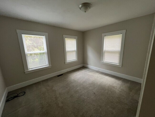 Building Photo - 271 Cordaville Rd