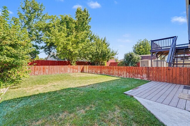 Building Photo - 7400 Newbrook Dr