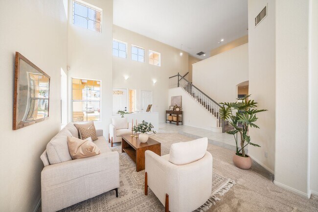 Building Photo - 4 Bedroom View Home in Emerald Heights | 3-Car Garage | Guard Gated Community