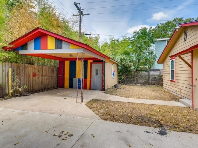 Building Photo - 6203 Felix Ave