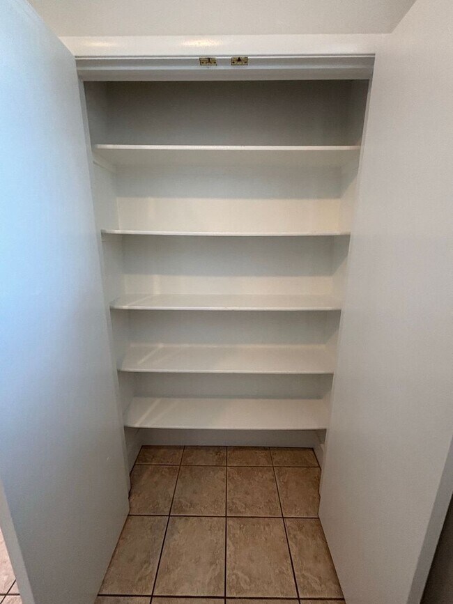 Building Photo - *CUTE 2 MASTER BEDROOM CONDO IN GATED COMMUNITY!!*
