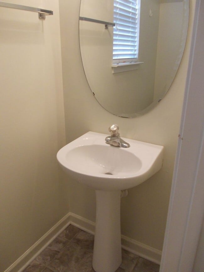 Building Photo - End Unit 2 story, 3 Bedroom Townhome near ...