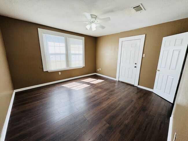 Building Photo - 4035 Clayton Dr