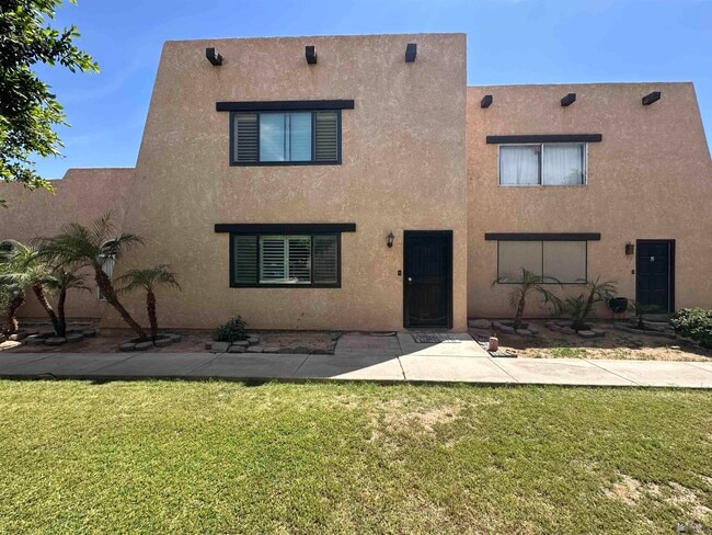 Primary Photo - 2490 W Yowell Ct
