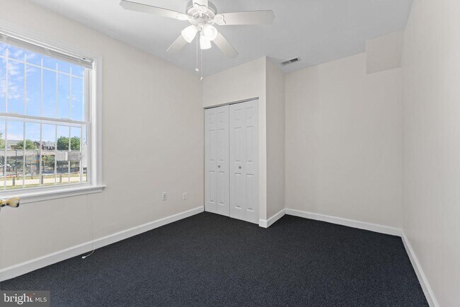 Building Photo - 217 19th St NE