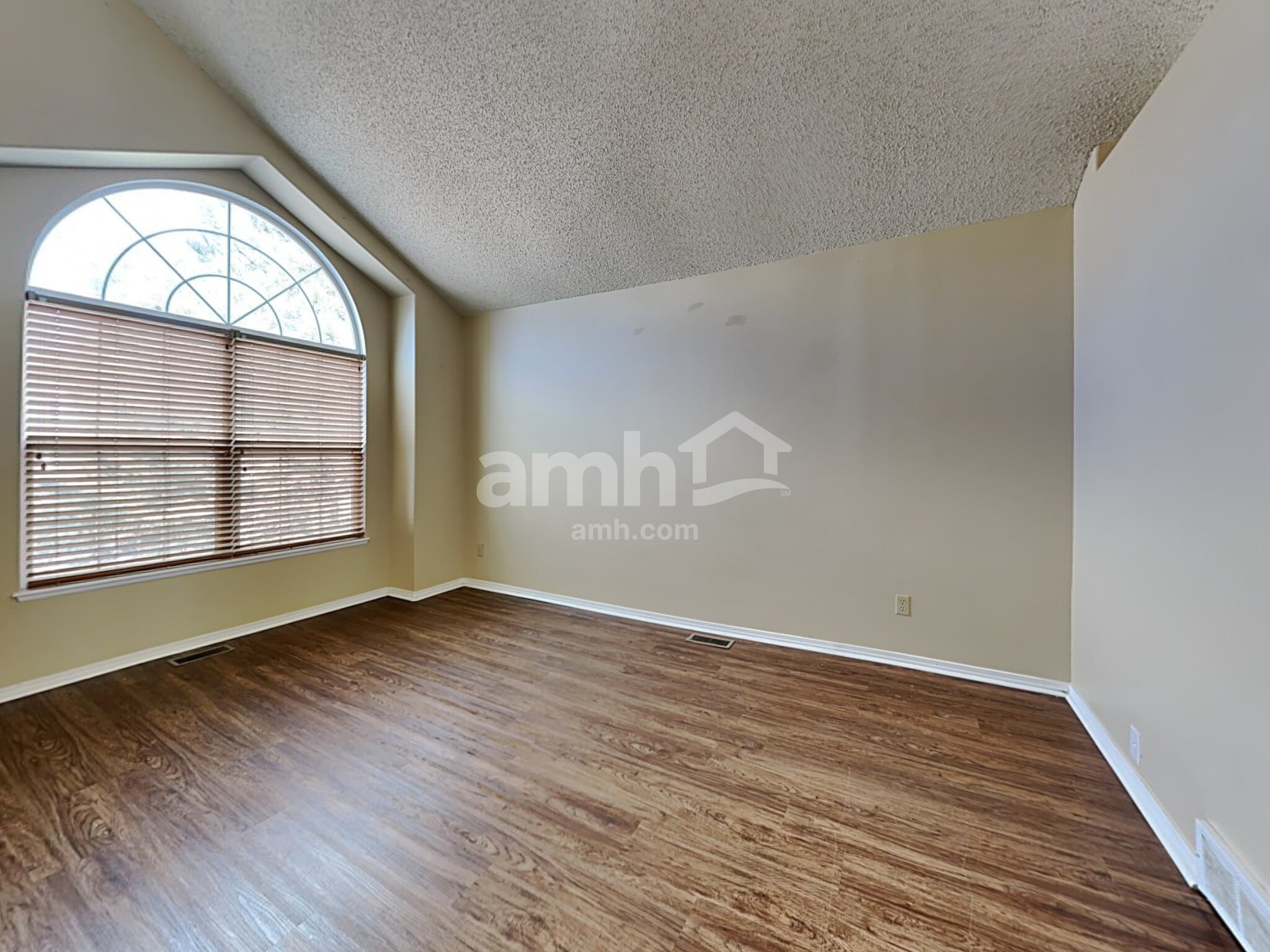 Building Photo - 2211 Pinyon Jay Dr