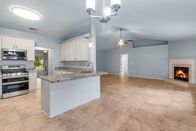 Building Photo - 210 S Shore Dr