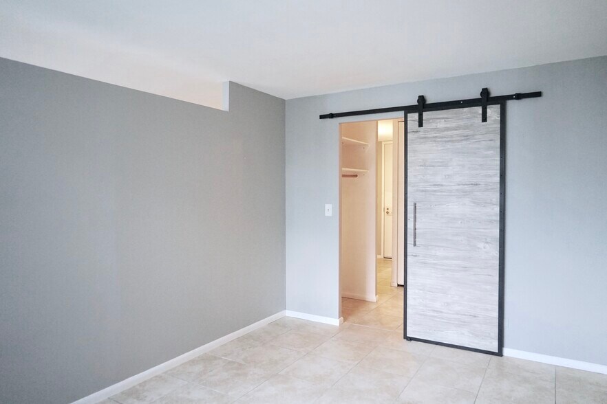 Building Photo - 400 E Randolph St