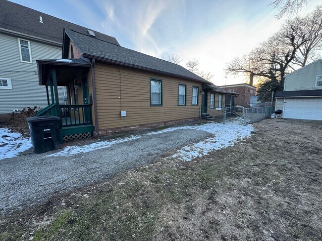 Building Photo - 2484 W 10th St