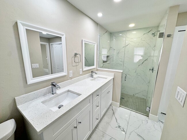 Building Photo - 2215 SE 9th Terrace