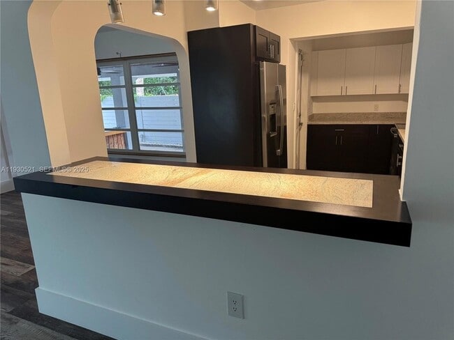 Building Photo - 985 NE 115th St