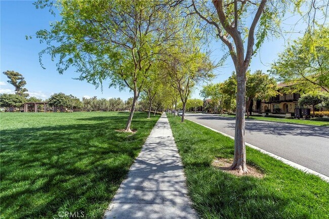 Building Photo - 64 Emerald Clover