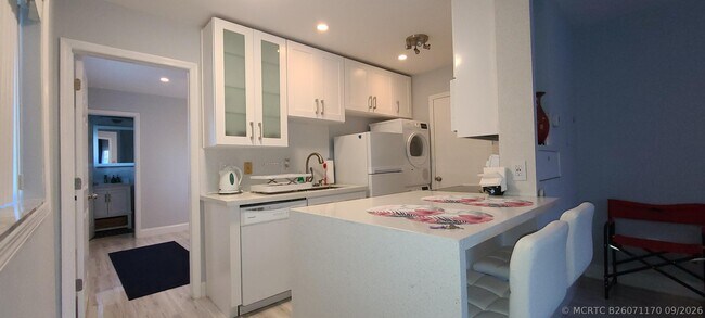 Building Photo - 1012 Pine Dr