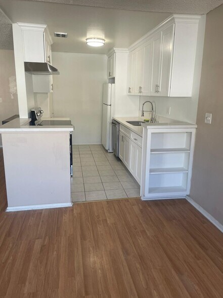 Building Photo - 5403 Newcastle Ave