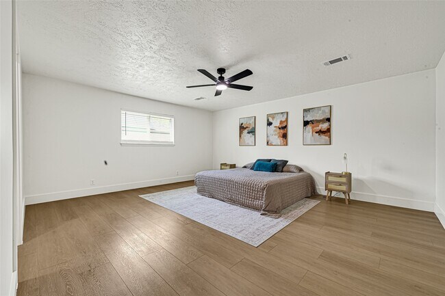 Building Photo - 723 Loire Ln