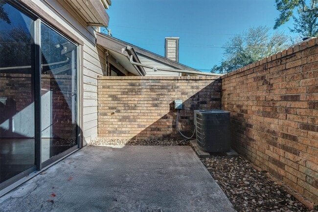 Building Photo - 200 Pecan Dr