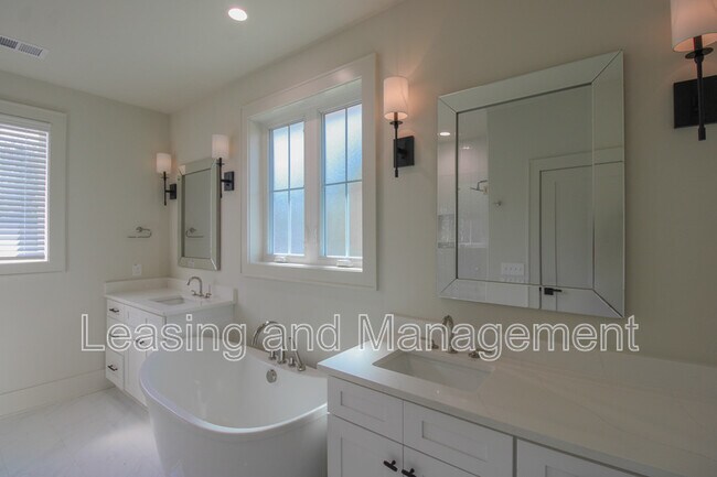 Building Photo - 3633 Happyland Blvd