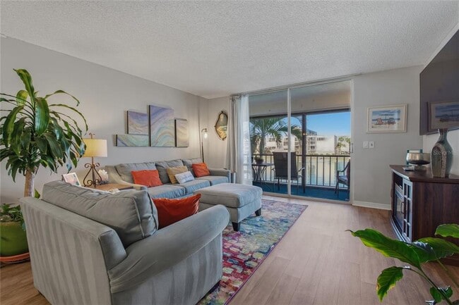 Building Photo - 7540 Bay Island Dr S